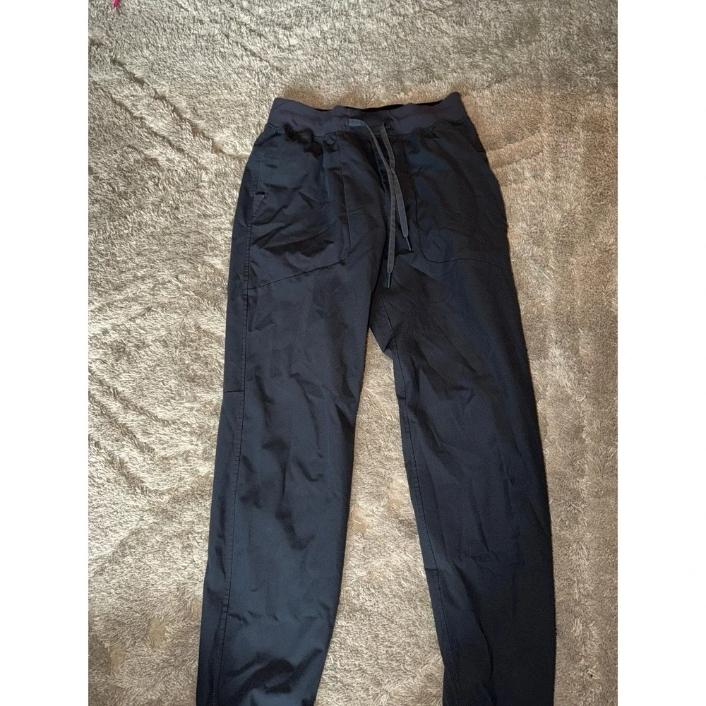 Lululemon ABC Joggers Mens Small Gray Pockets Stretch Everyday Gym Athletic Fit